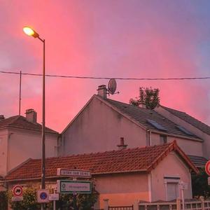 給小骚逼操岀尿视频
